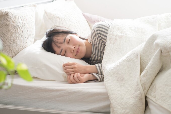 「右向き」が◎!抱き枕での横向き寝で睡眠の質を改善/疲労回復の名医② 「右向き」が◎!抱き枕での横向き寝で睡眠の質を改善/疲労回復の名医②