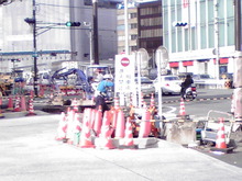 バラバラに工事するので